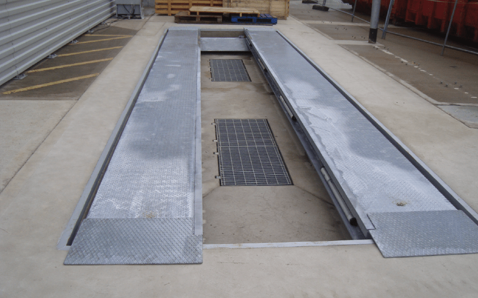 Commercial vehicle galvanised scissor lift for external wash bay, specified and installed by CCS Garage Equipment for Biffa’s Ipswich depot