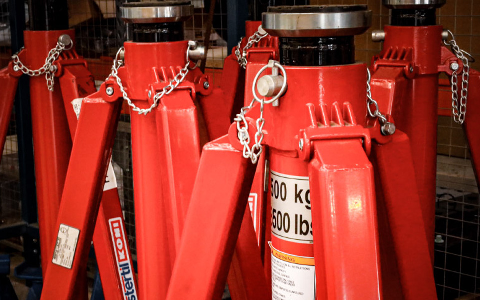 Stertil Koni axle stands, carrying capacities of up to 12T and available in Low, Medium and Tall heights, are used alongside Stertil Koni mobile column lifts to safely support lifted commercial vehicles during servicing and maintenance