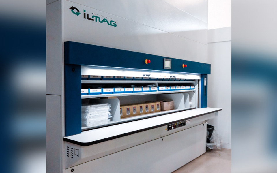 Market-leading workspace control, shelving and product organisation systems optimise the available space in this commercial vehicle workshop, enhancing efficiency with ease of access to components and parts by utilising the height of the building for storage