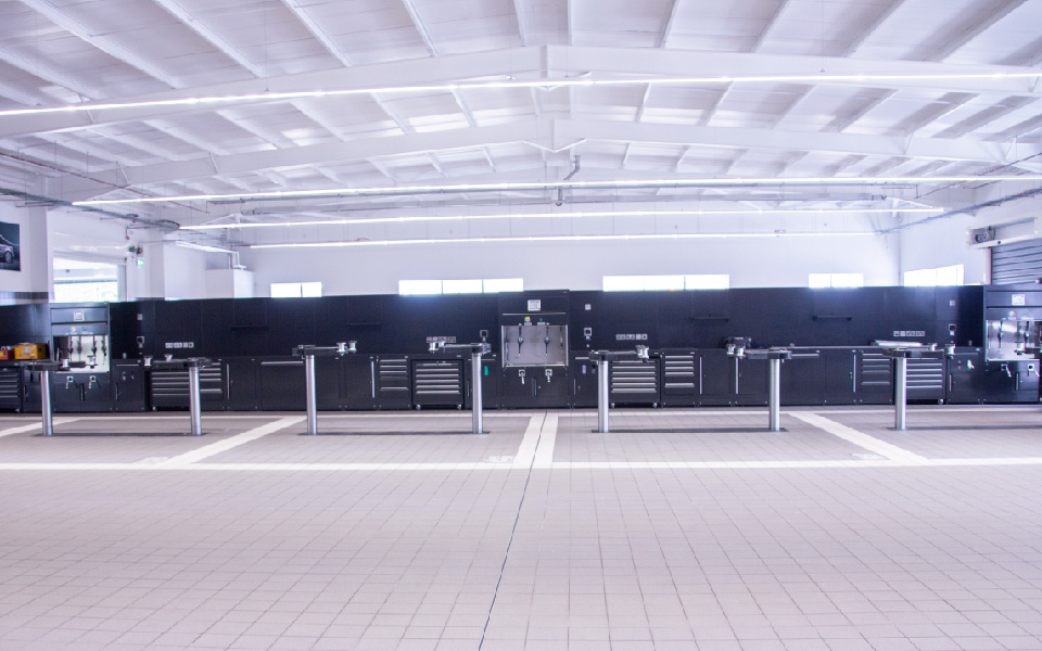 Highly reliable, state-of-the-art 2-post hydraulic Nussbaum vehicle lifts by CCS Garage Equipment for Jaguar Land Rover, Belfast, Northern Ireland