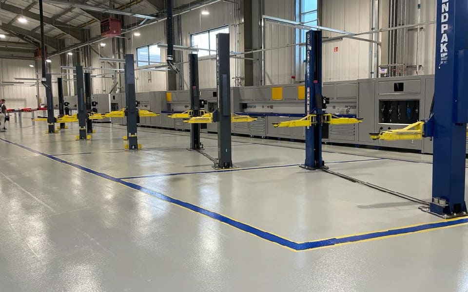 Servicing lifts for police force vehicles